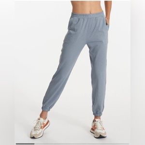 NWOT Vuori Boyfriend Joggers S Flint Heather